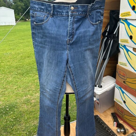 Lane Bryant Classic Blue Women's Jeans - Picture 4 of 5